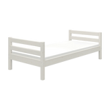 FLEXA WHITE enkeltseng, 90 x 200 cm, i skandinavisk stil med lamellbund og madras, vist i et børneværelse.