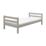 FLEXA enkeltseng fra CLASSIC-serien i gråt med vandrette lameller, børnesikkert design, perfekt til et børneværelse.