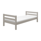 FLEXA enkeltseng fra CLASSIC-serien i gråt med vandrette lameller, børnesikkert design, perfekt til et børneværelse.