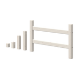 Sæt med fem hvide FLEXA-sengeben fra HIGH-kollektionen, børnesikkert design til børneværelset, vist på en ensfarvet hvid baggrund.