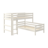 FLEXA-sengeben i hvidfyr til enkeltseng, del af FLEXA-kollektionen, synlig stige og lamellbund, børnesikkert design.