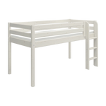 FLEXA-højseng fra WHITE-kollektionen, hvid finish, stige i højre side, sikkerhedsgelænder, børnesikkert design på en ensfarvet baggrund.
