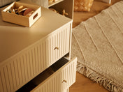 Soft-close drawer detail