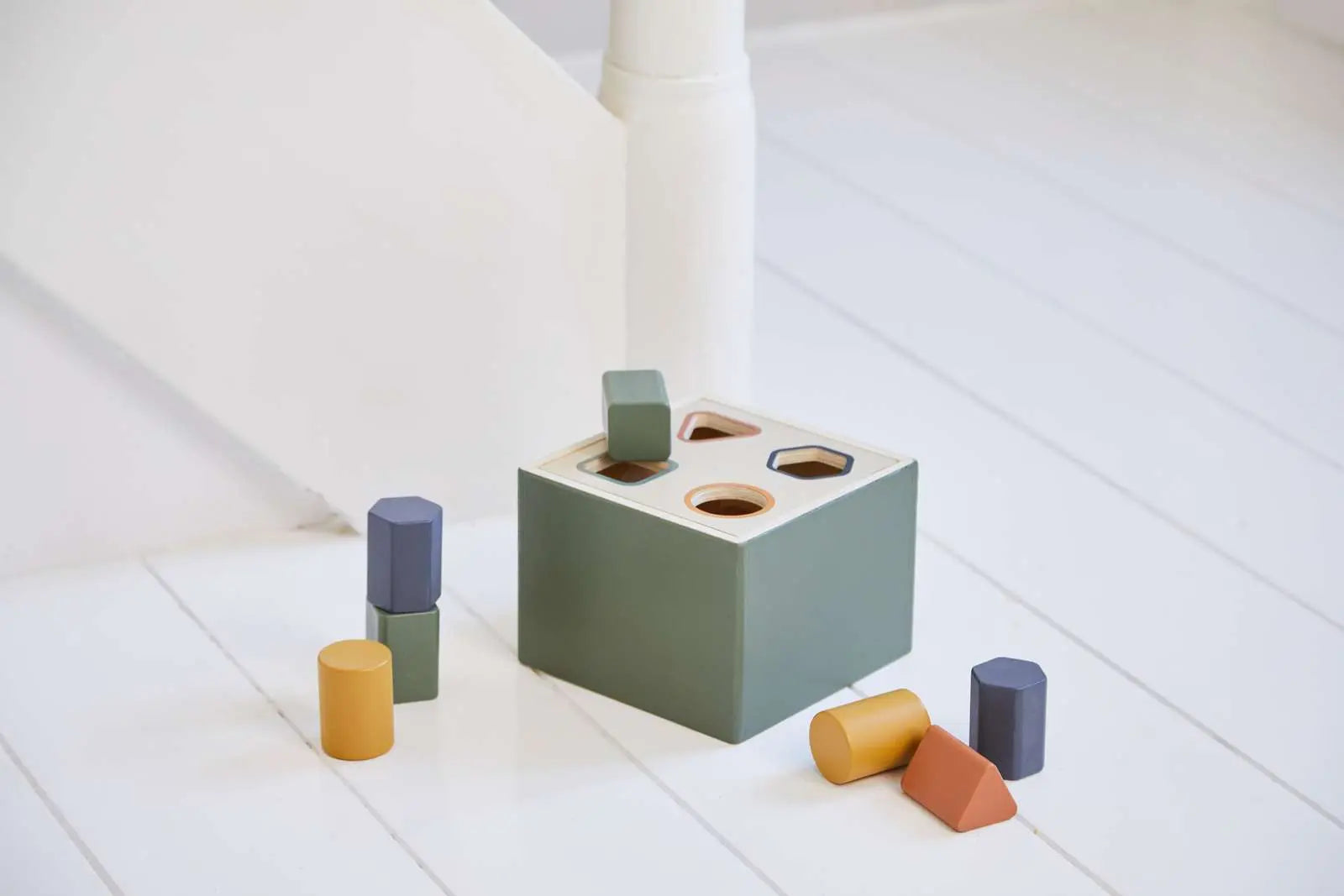 Wooden Shape Sorting box, 10 pcs, Handpainted, Green PLAY ACTIVE flexa-com.myshopify.com
